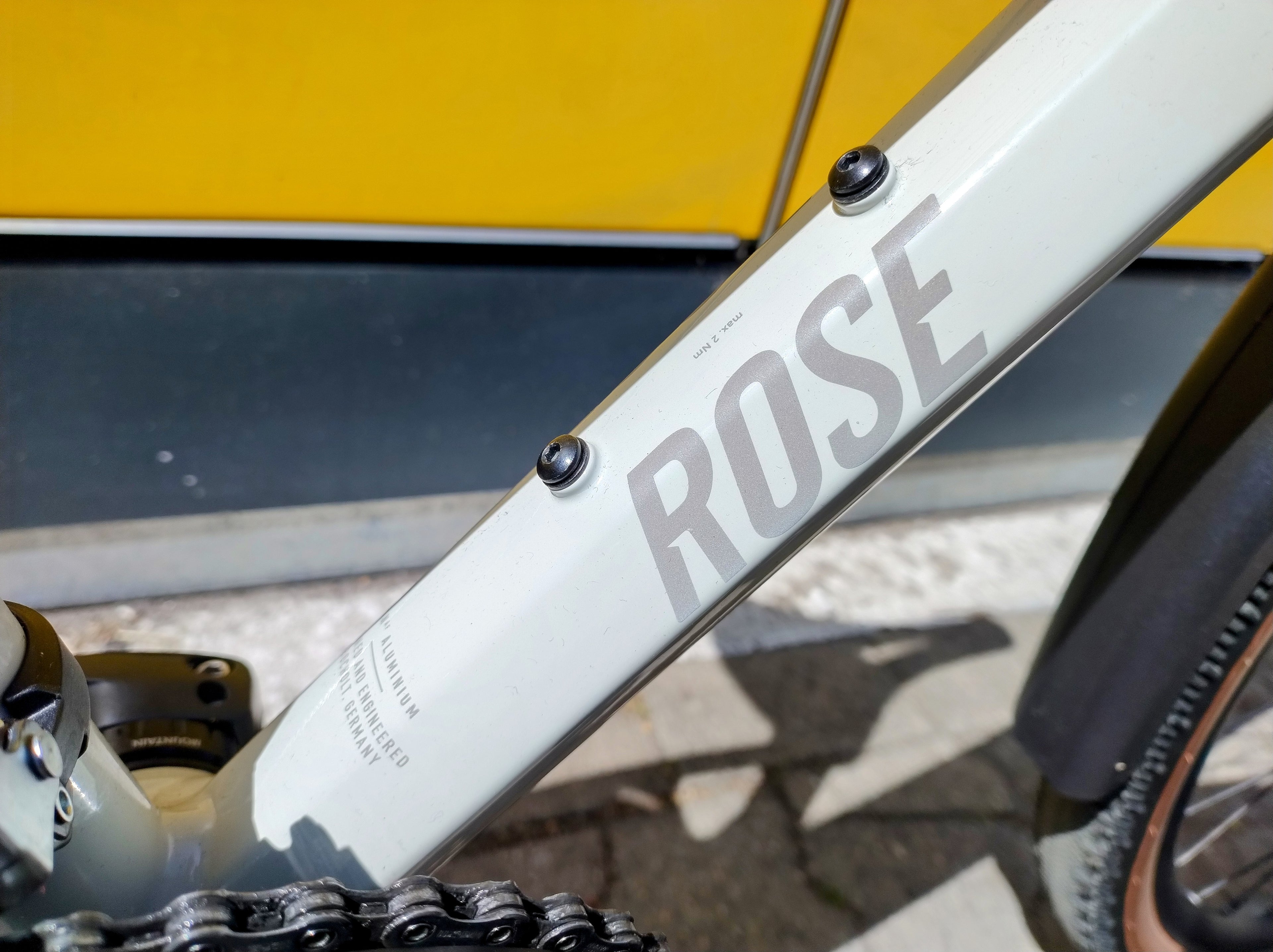 Rose Sneak 1 EQ Midstep (M)
