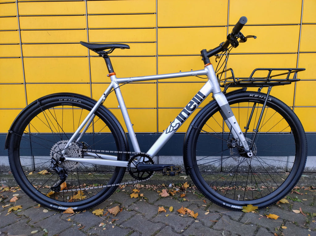 Cinelli Zydeco Silver Bootleg (L) Commuter Gravelbike