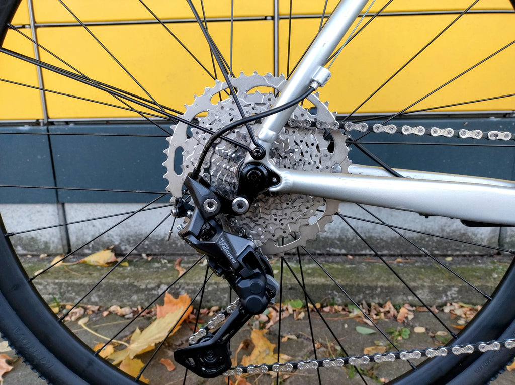 Cinelli Zydeco Silver Bootleg (L) Commuter Gravelbike