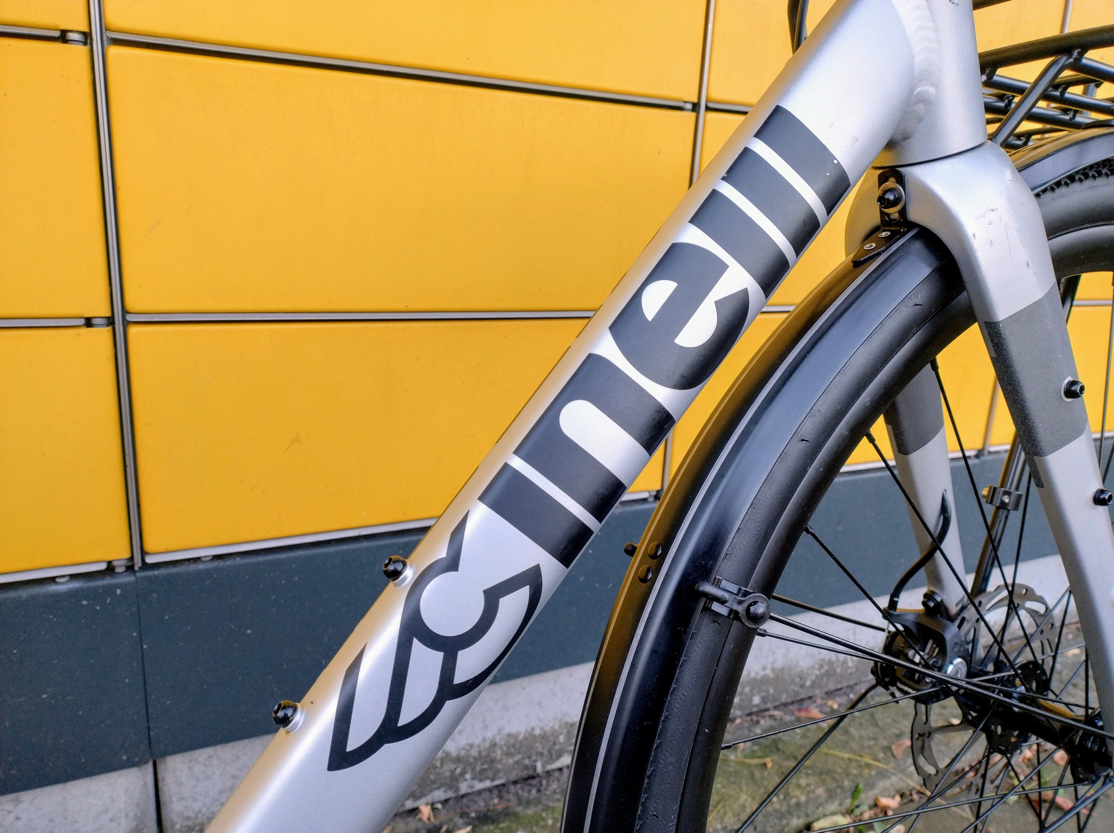 Cinelli Zydeco Silver Bootleg (L) Commuter Gravelbike