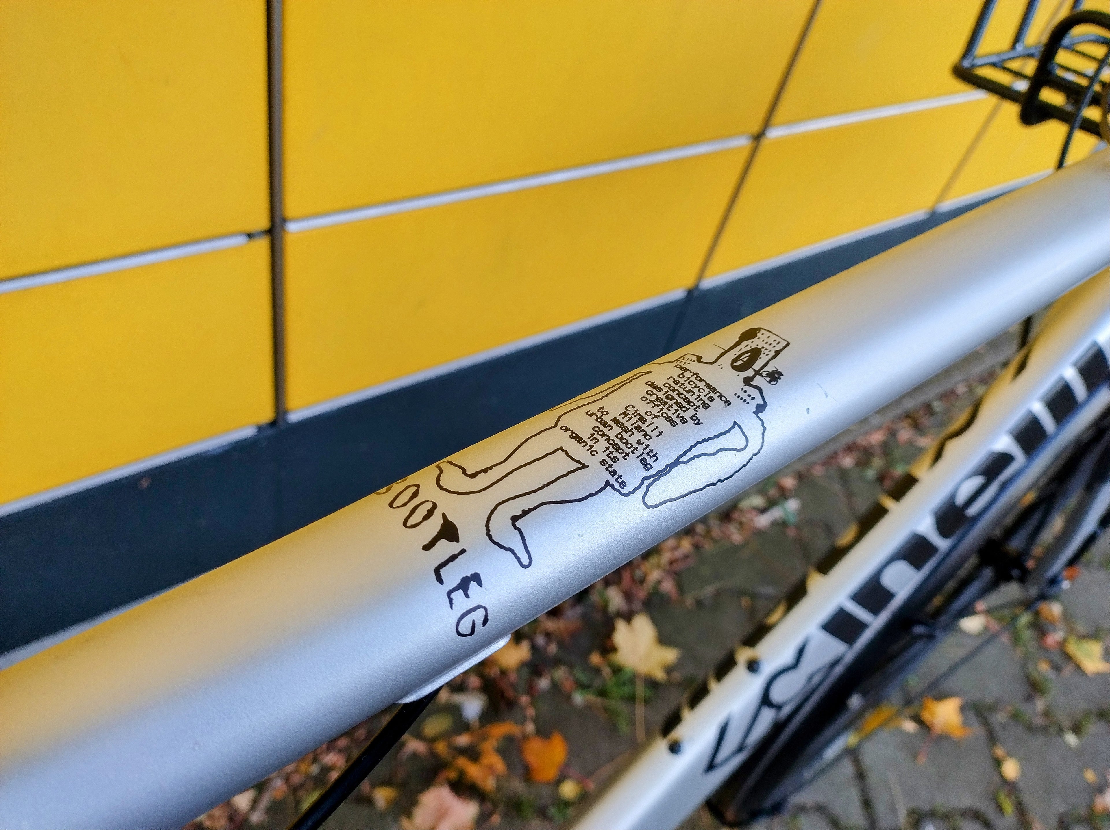 Cinelli Zydeco Silver Bootleg (L) Commuter Gravelbike