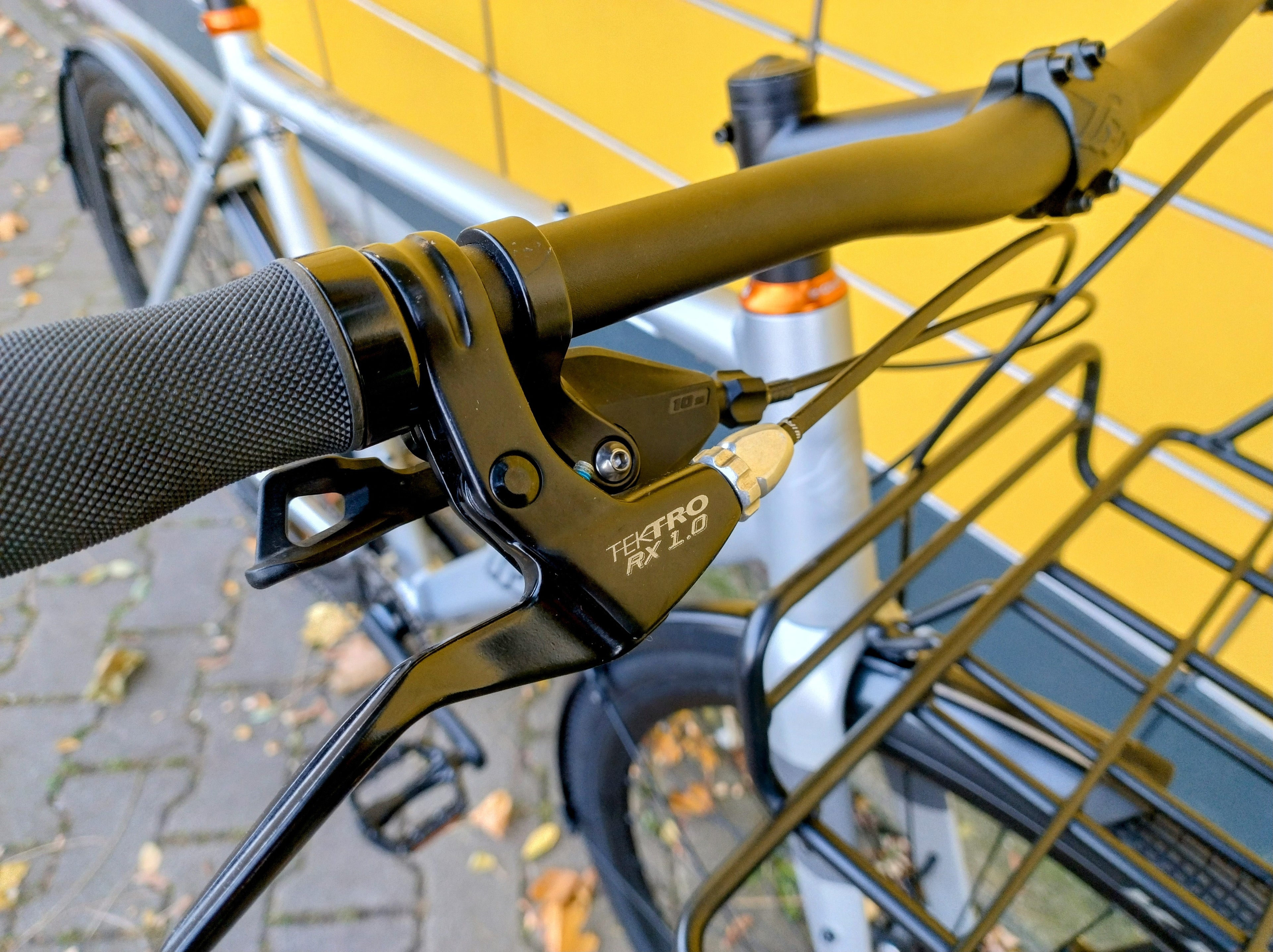 Cinelli Zydeco Silver Bootleg (L) Commuter Gravelbike