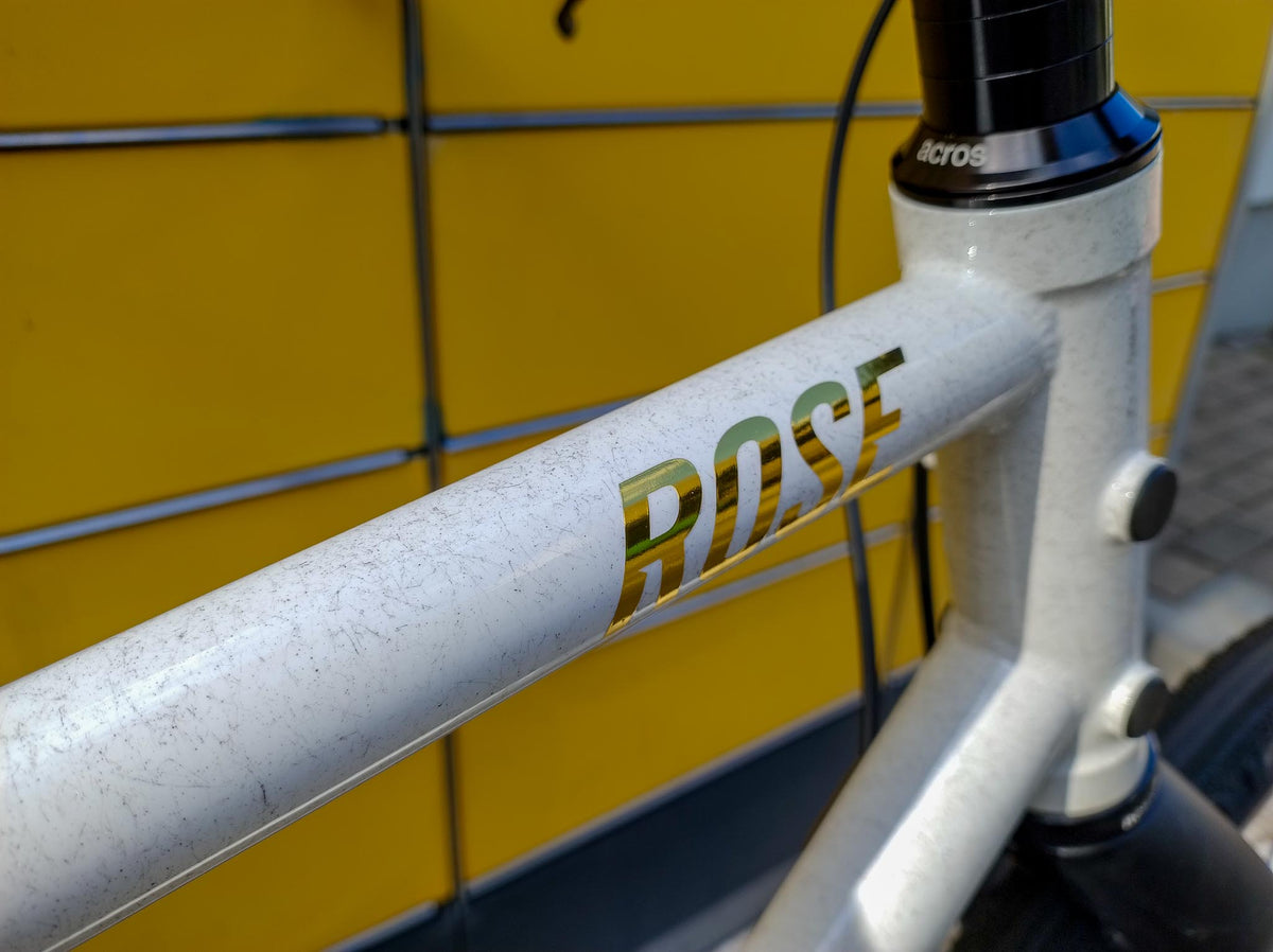 Rose Hobo Rival eTap AXS XPLR Gravelbike Weiß Rahmen Logo
