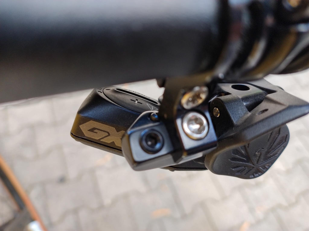 Rose Hobo Rival eTap AXS XPLR Gravelbike Weiß Sram GX Schalthebel