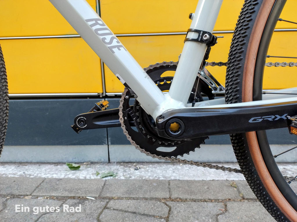 rose-sneak-grau-2024-gravelbike-kurbel-links